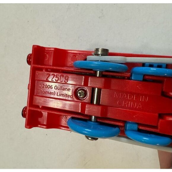 HiT Thomas TrackMaster 2006 Thomas the Tank Engine - Battery Operated - Picture 10 of 16